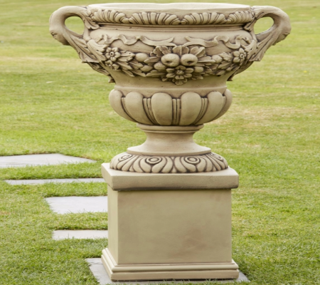 Libra Vase on Plinth